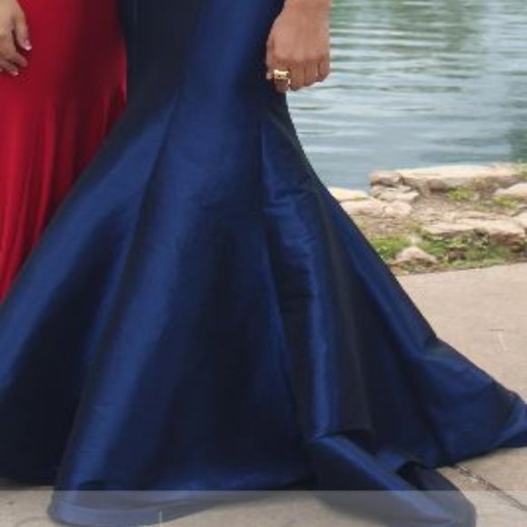 Navy blue Mac Duggal gown - Picture 4 of 4
